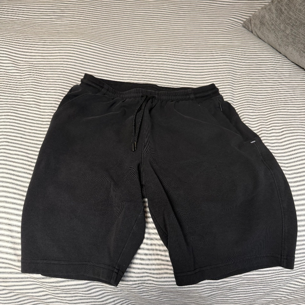 Men's Old Navy Active Draw String Shorts.